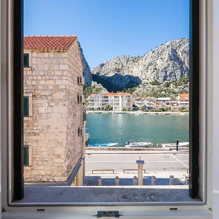Central Alley Omis Exterior photo