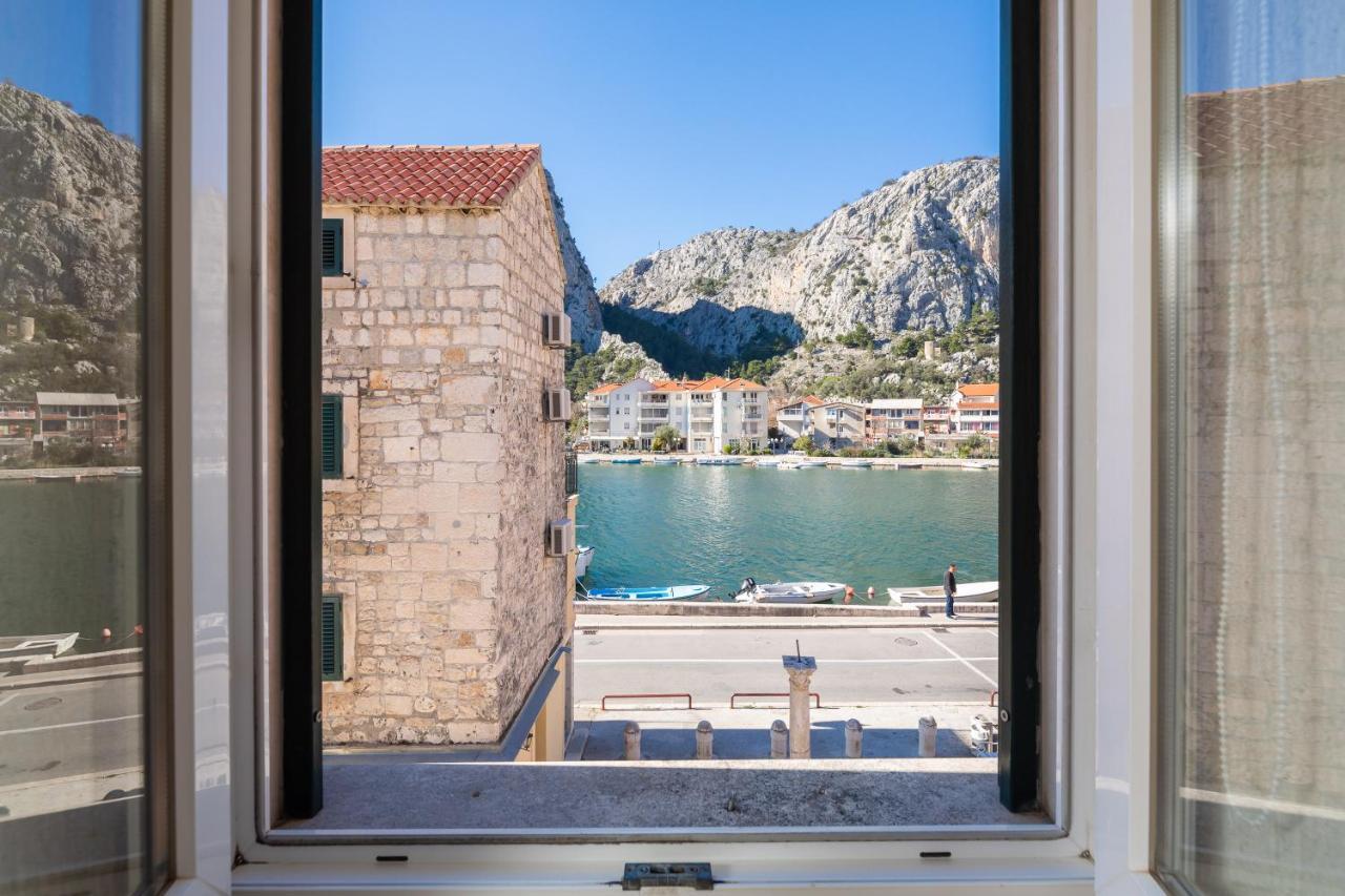 Alley Omis